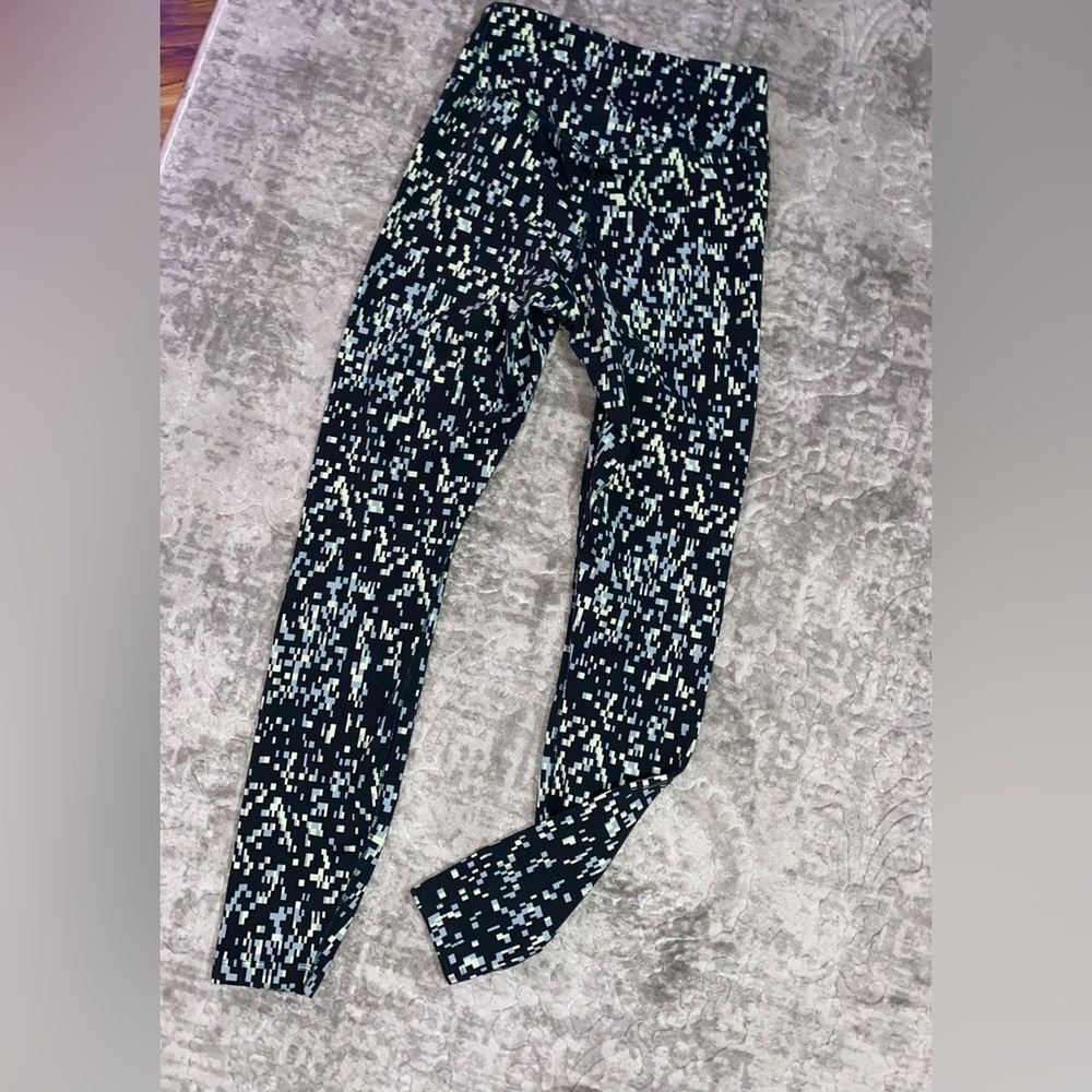 Nike dri-fit mid rise legendary tight fit printed leggings size small - Picture 2 of 6